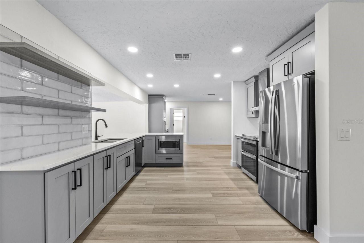 1200 80th Street S, Saint Petersburg, FL 33707 Photo