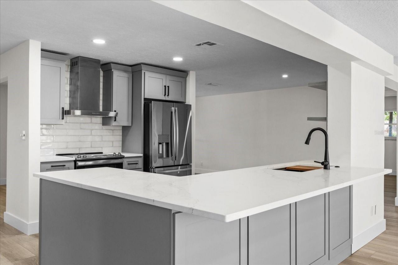 1200 80th Street S, Saint Petersburg, FL 33707 Photo