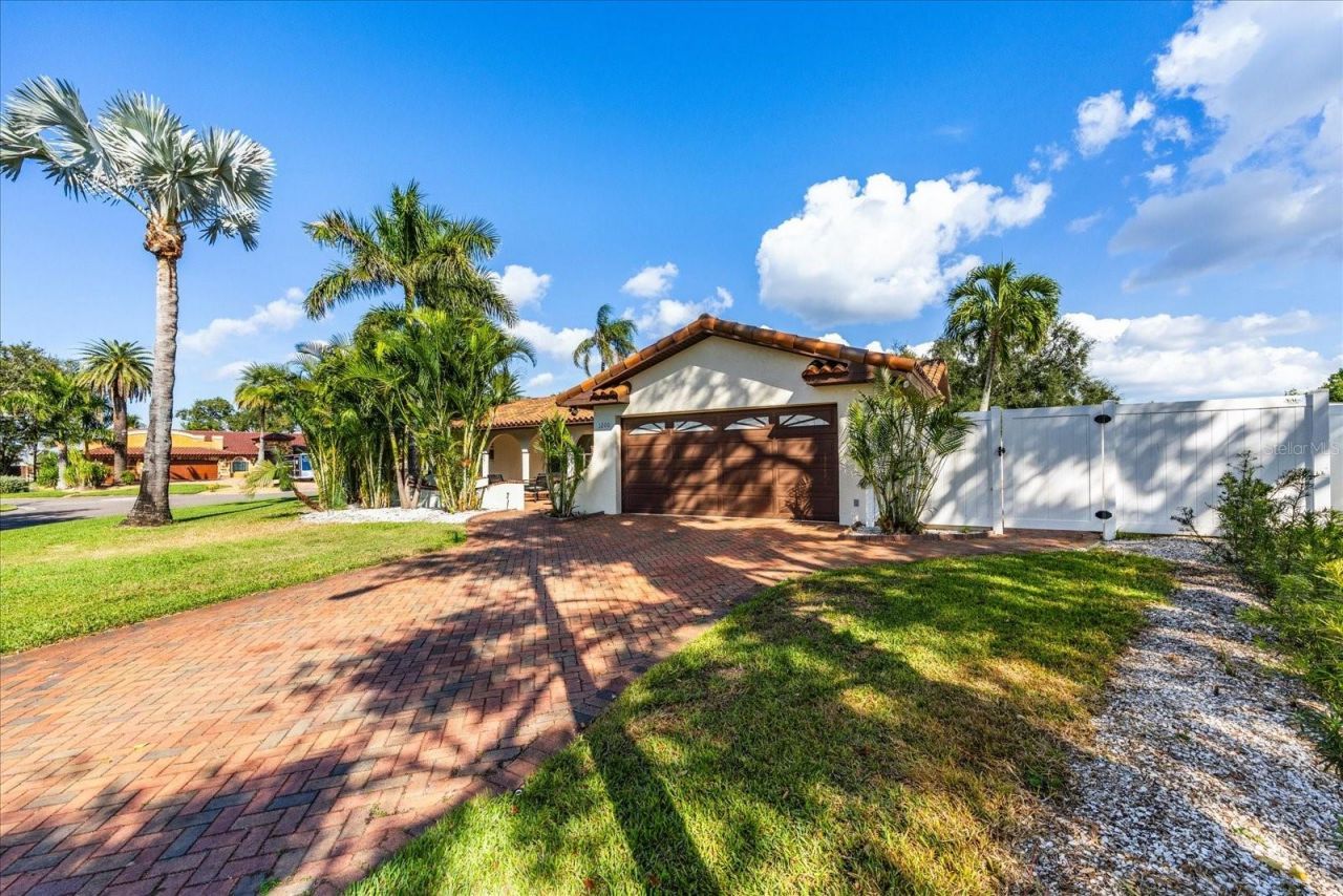 1200 80th Street S, Saint Petersburg, FL 33707 Photo