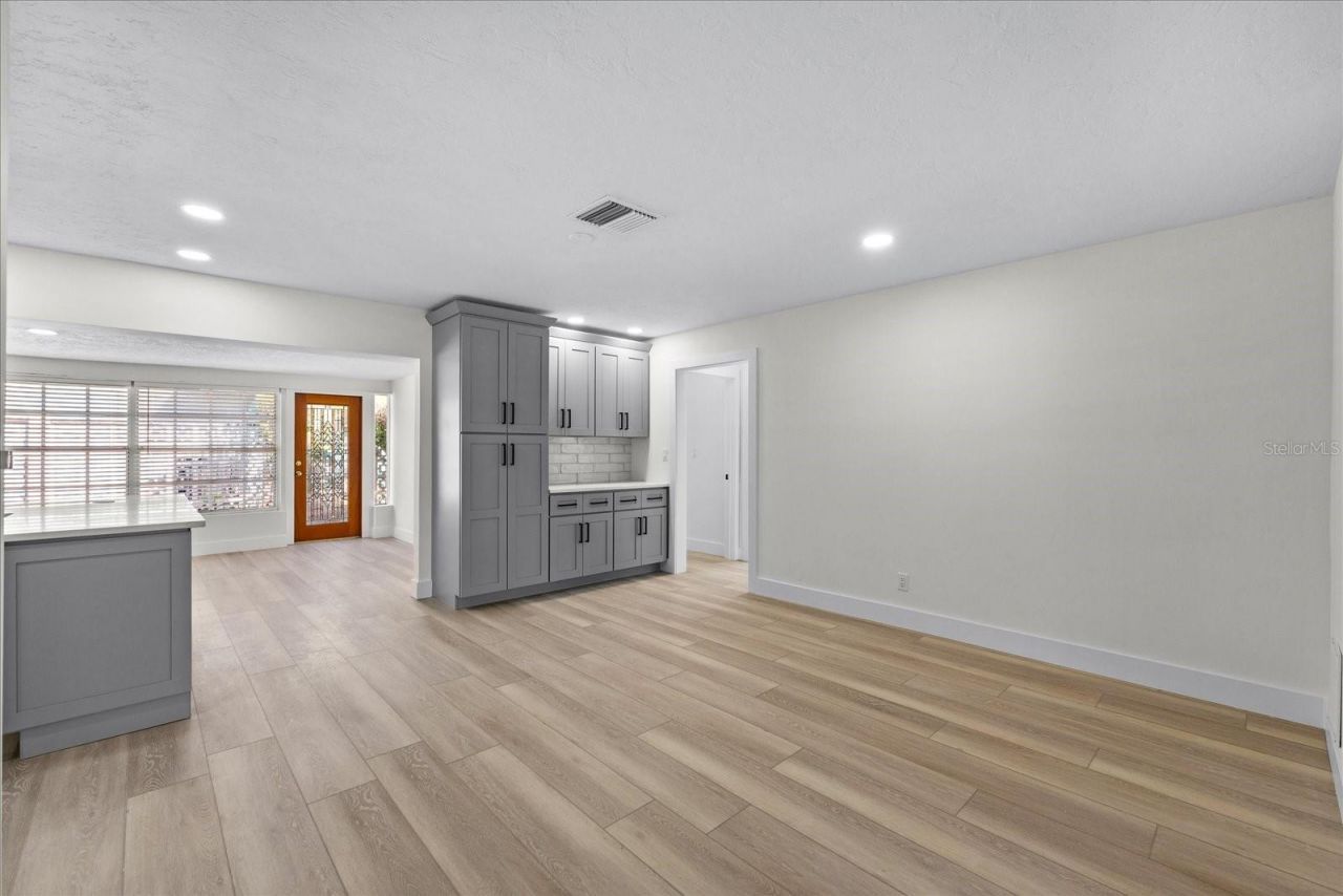 1200 80th Street S, Saint Petersburg, FL 33707 Photo