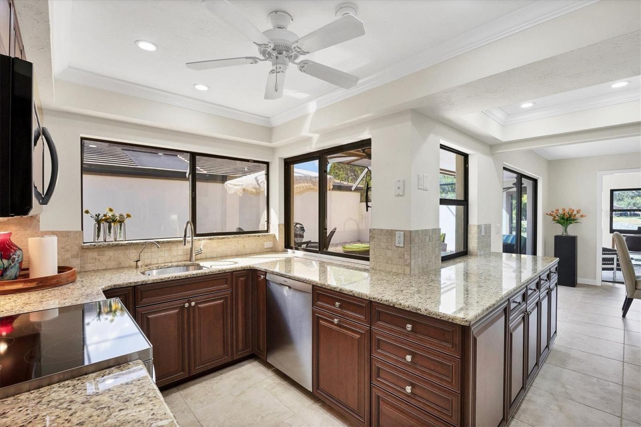 3743 Glen Oaks Manor Drive, Sarasota, FL 34232 Photo