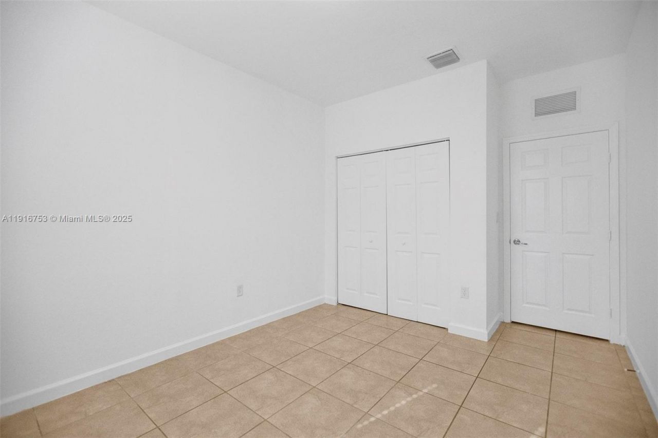 3504 W 94th St, Unit 3504, Hialeah, FL 33018 Photo