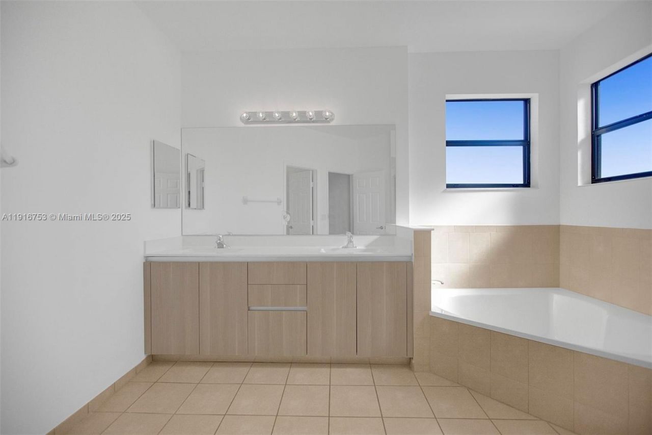 3504 W 94th St, Unit 3504, Hialeah, FL 33018 Photo