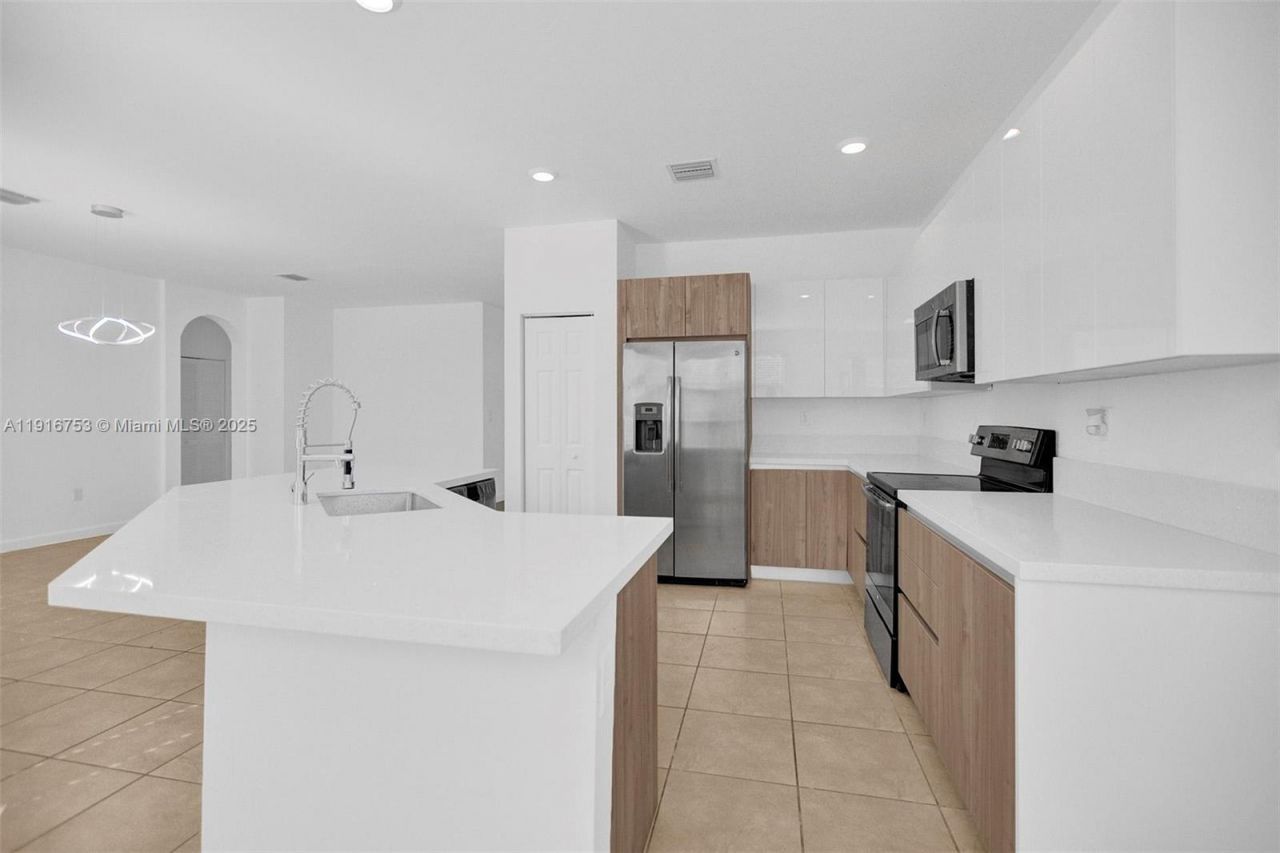 3504 W 94th St, Unit 3504, Hialeah, FL 33018 Photo