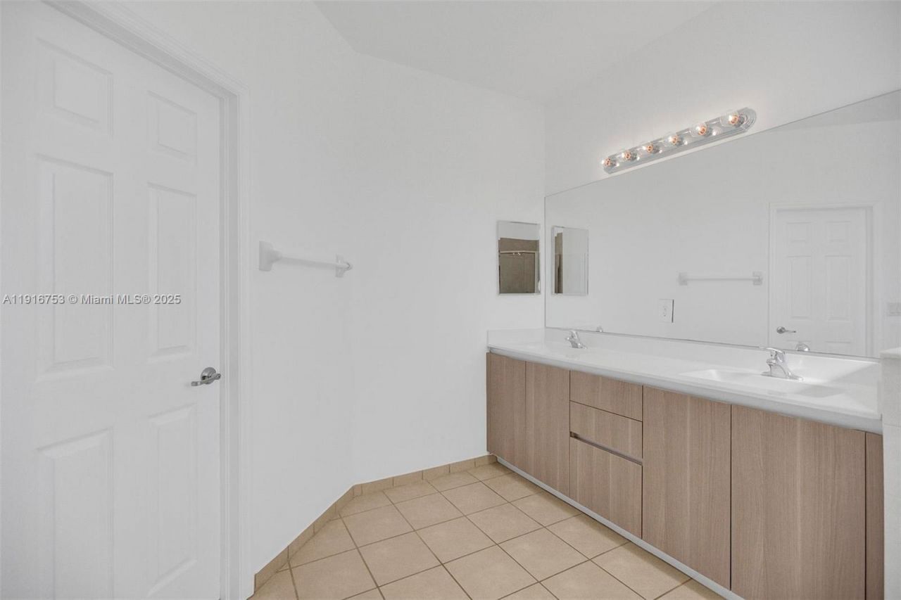 3504 W 94th St, Unit 3504, Hialeah, FL 33018 Photo