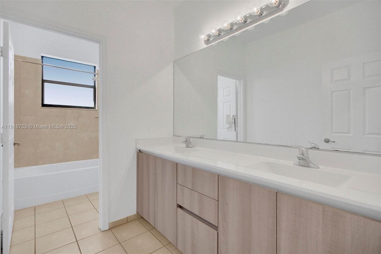 3504 W 94th St, Unit 3504, Hialeah, FL 33018 Photo