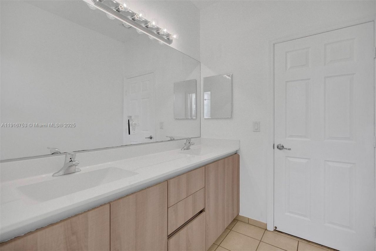 3504 W 94th St, Unit 3504, Hialeah, FL 33018 Photo