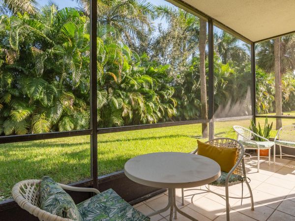 2550 Presidential Way, Unit 107, West Palm Beach, FL 33401