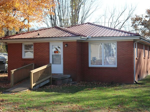 300 Walton Ave, Lafayette, TN 37083