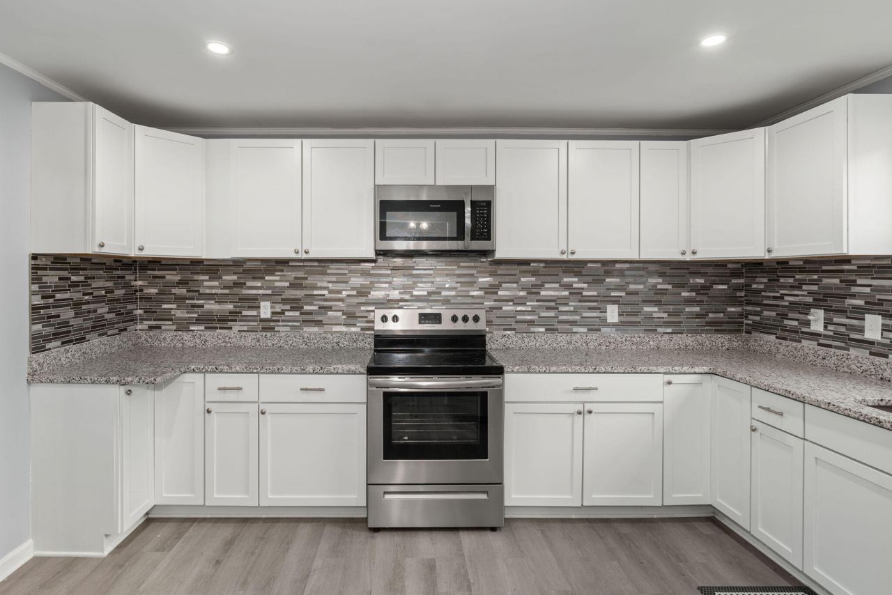 121 Franklin Street Photo 11