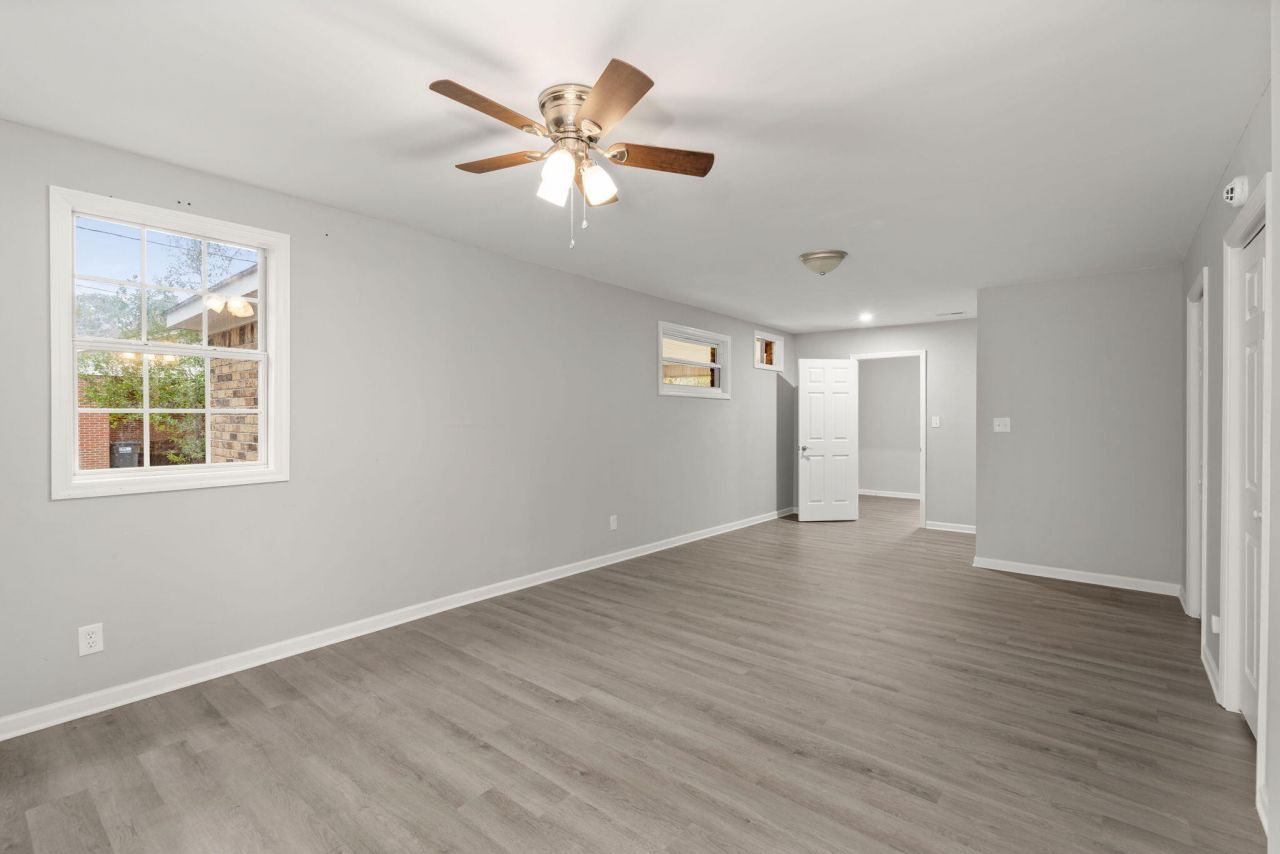 121 Franklin Street Photo 17