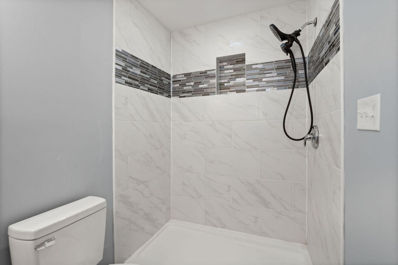 121 Franklin Street Photo 19