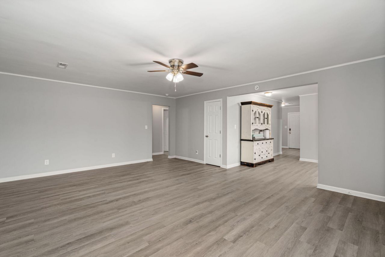 121 Franklin Street Photo 6