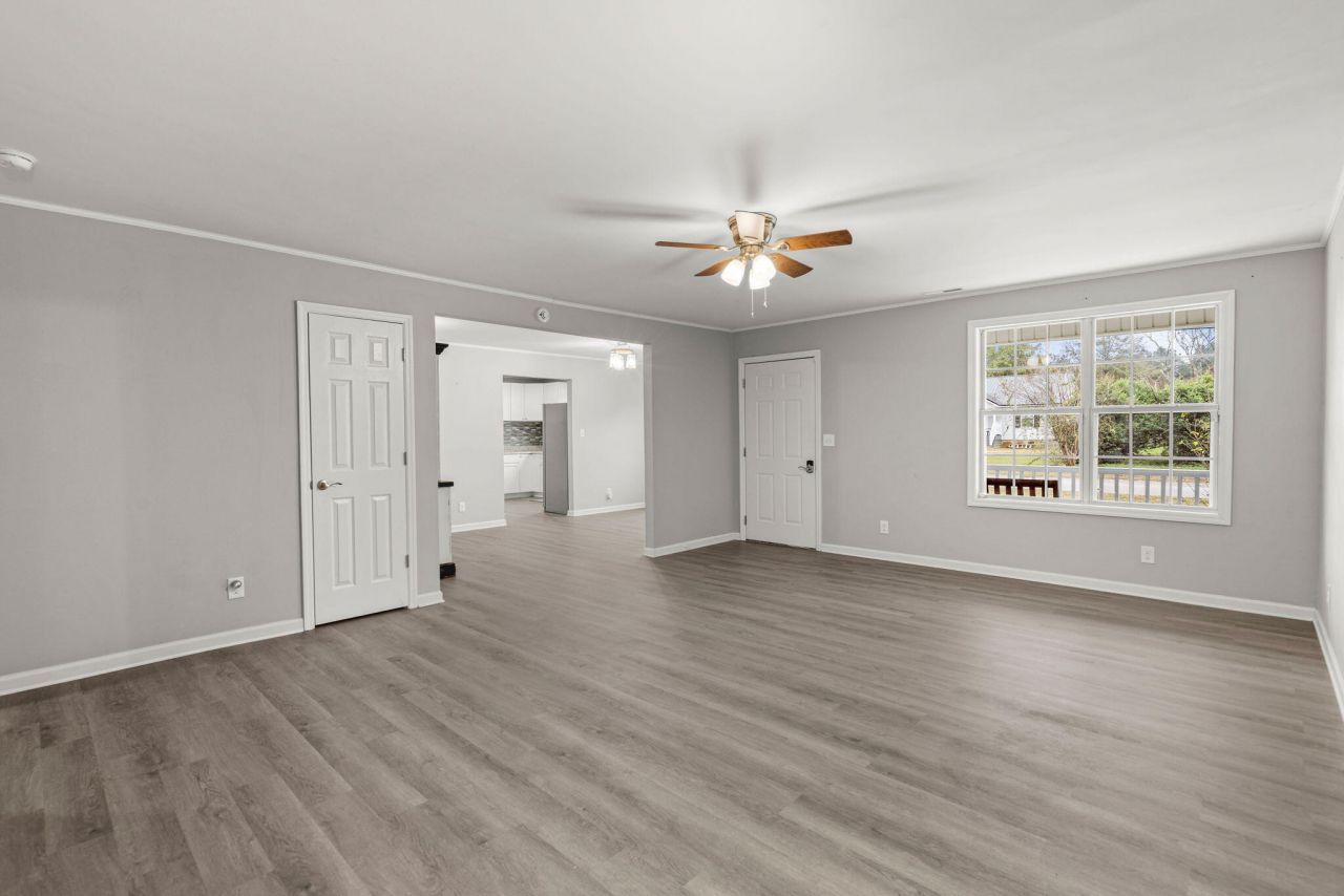 121 Franklin Street Photo 8