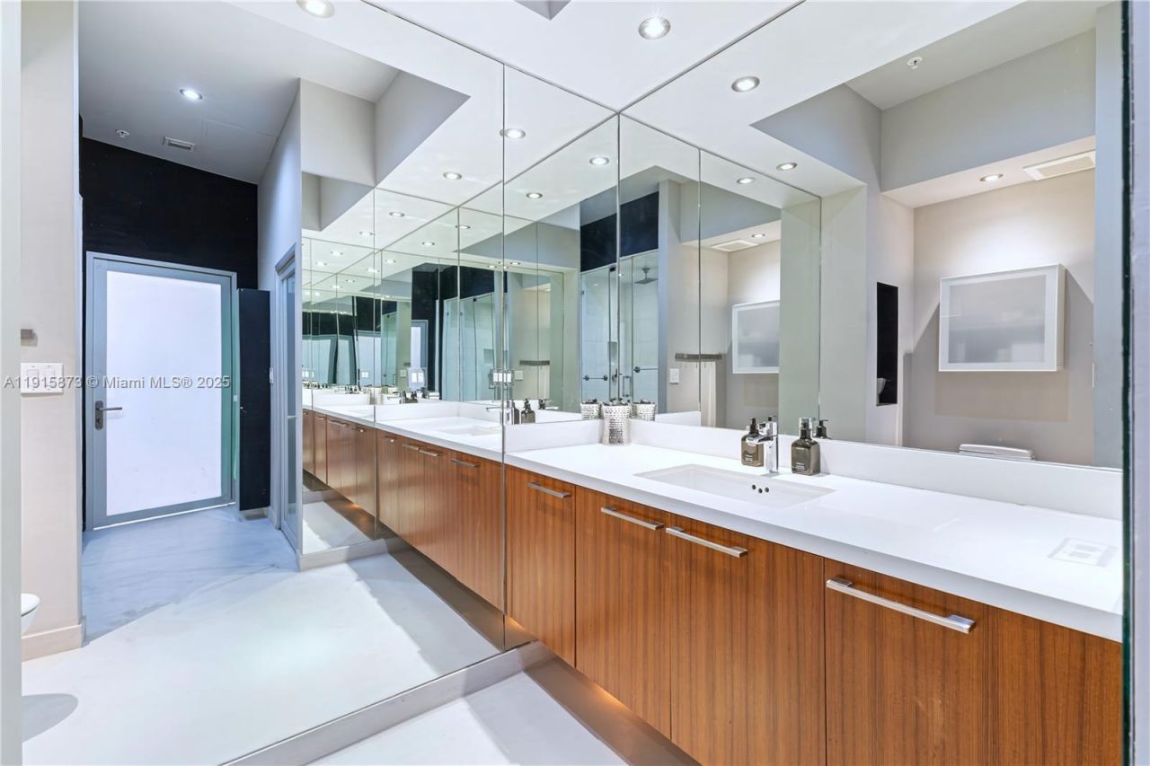 2001 Meridian Ave, Unit 515, Miami Beach, FL 33139 Photo