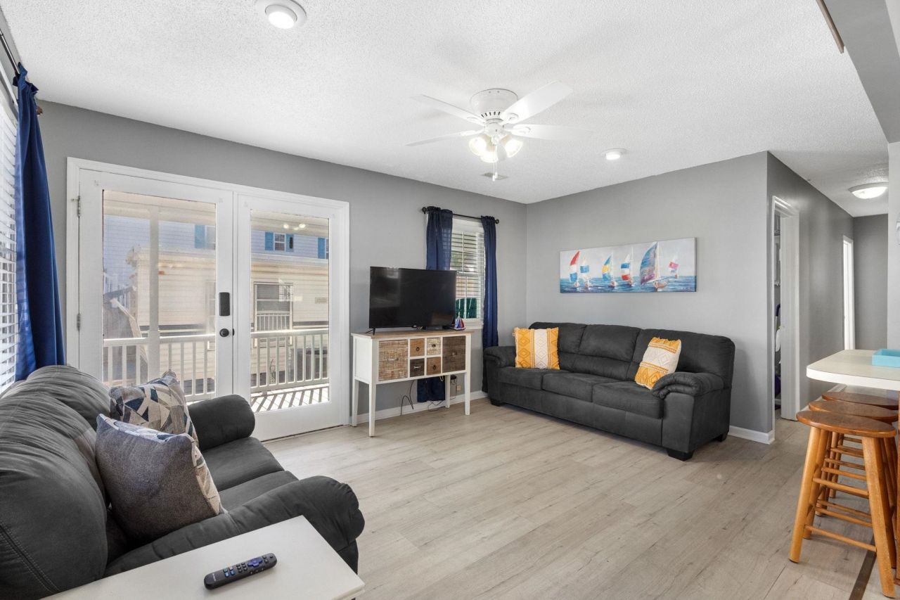 6001 - 1833 S Kings Hwy. Photo 11