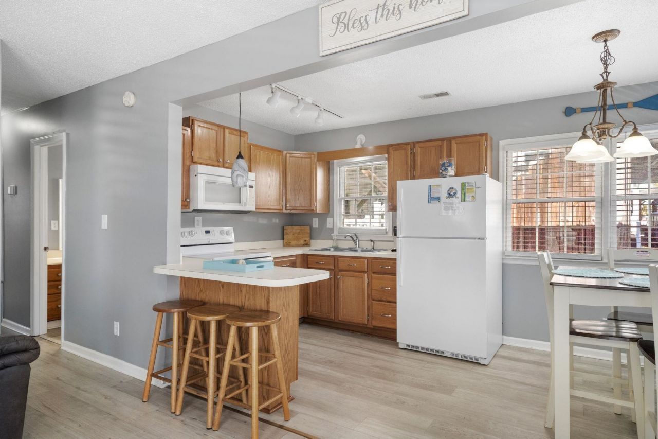 6001 - 1833 S Kings Hwy. Photo 15