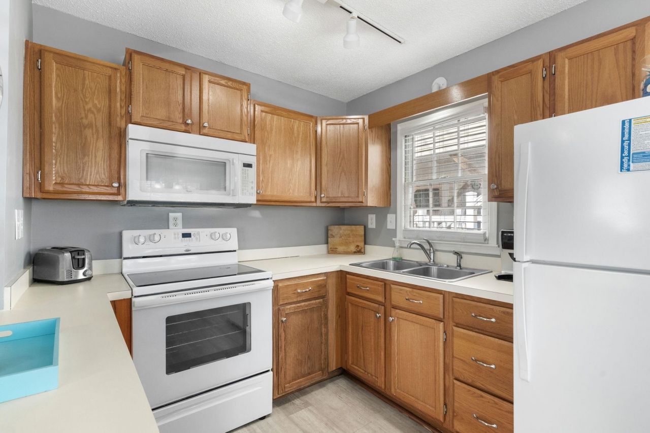 6001 - 1833 S Kings Hwy. Photo 17