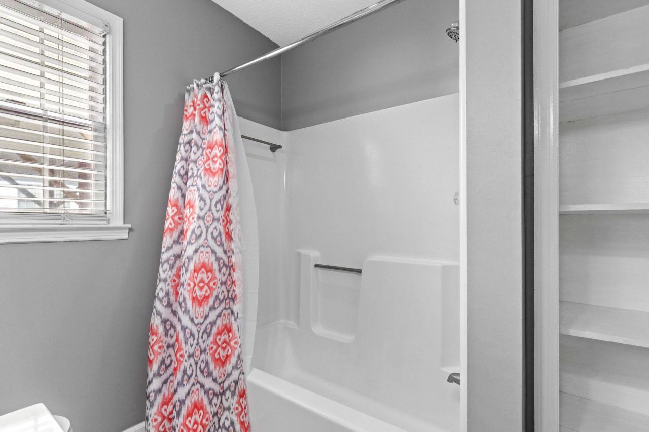 6001 - 1833 S Kings Hwy. Photo 30