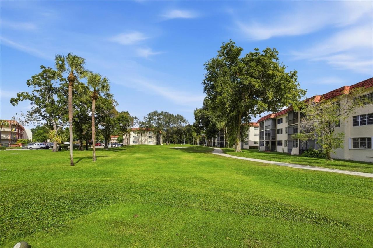 8941 S Hollybrook Blvd, Unit 103, Pembroke Pines, FL 33025 Photo