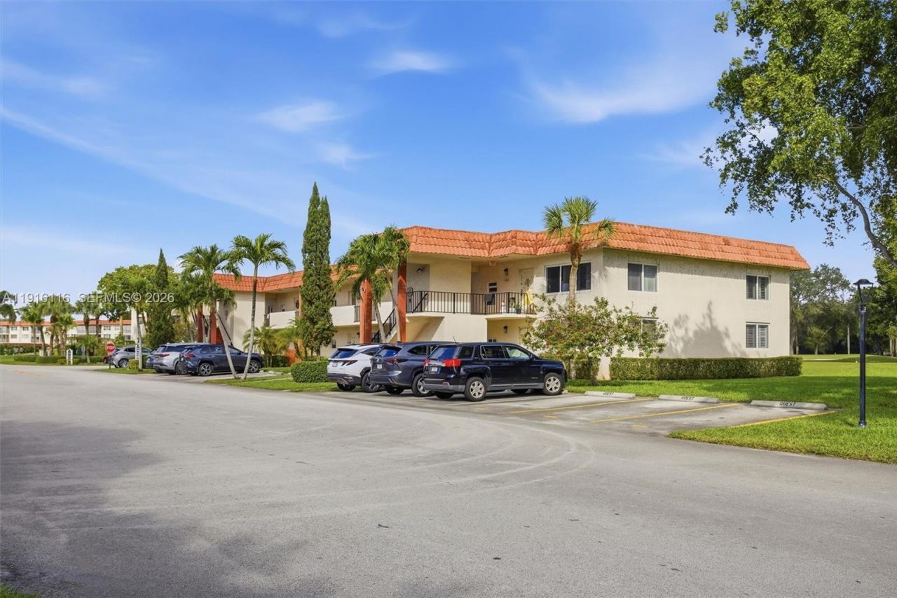 8941 S Hollybrook Blvd, Unit 103, Pembroke Pines, FL 33025 Photo