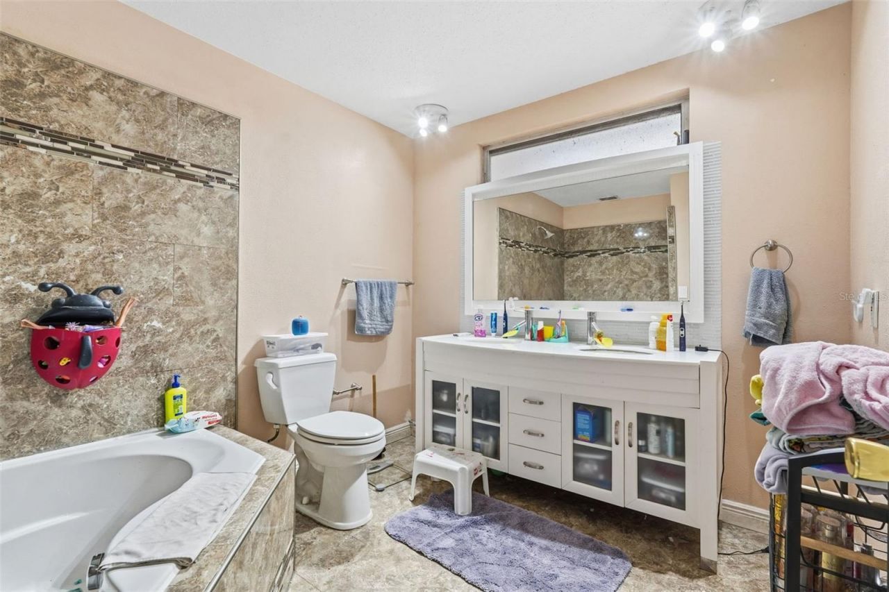 940 Orangeview Drive, Largo, FL 33778 Photo