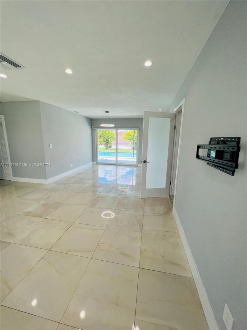 8700 SW 42nd Ter, Miami, FL 33165 Photo