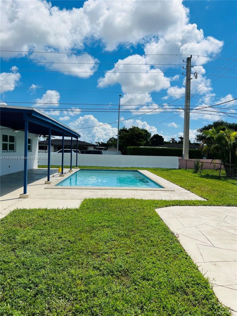 8700 SW 42nd Ter, Miami, FL 33165 Photo