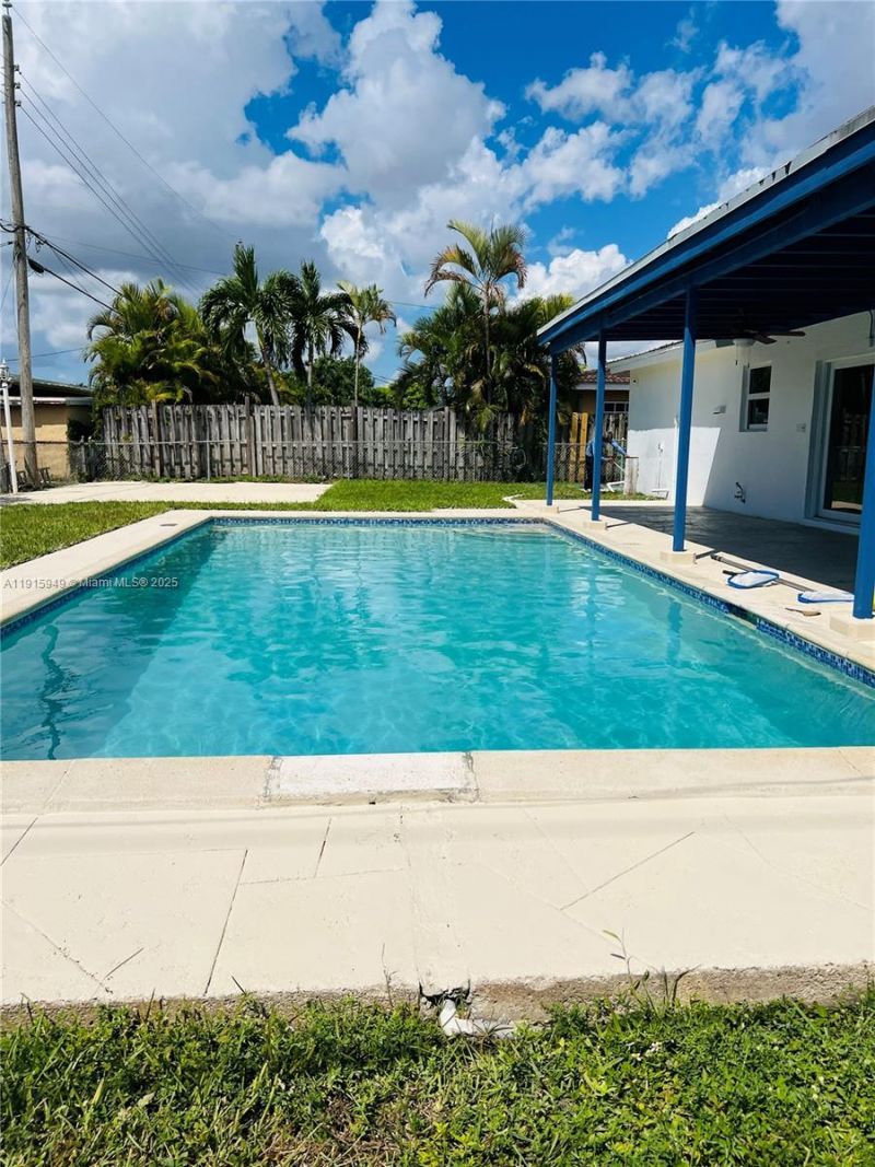 8700 SW 42nd Ter, Miami, FL 33165 Photo