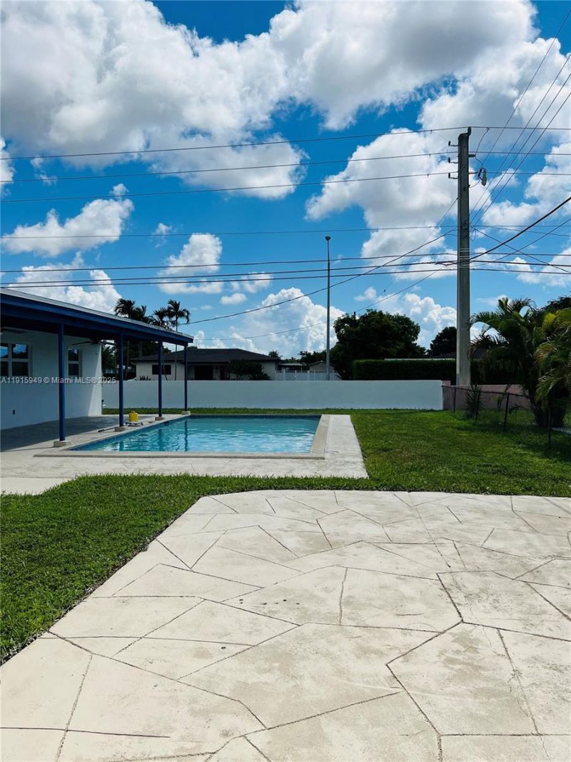 8700 SW 42nd Ter, Miami, FL 33165 Photo