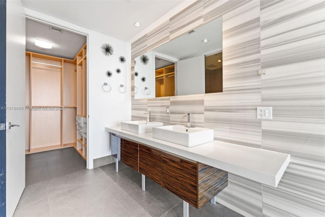 1100 Biscayne Blvd, Unit 4502, Miami, FL 33132 Photo