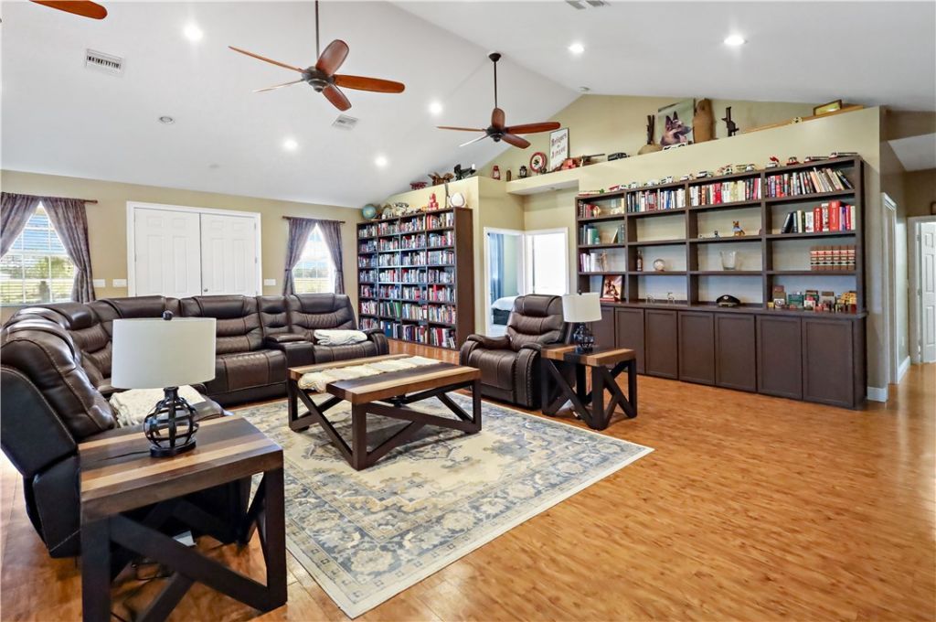 6045 21st Street Sw, Vero Beach, FL 32968 Photo