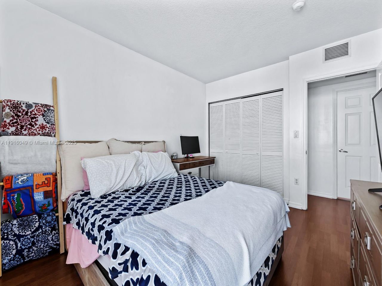 900 SW 8th St, Unit 1208, Miami, FL 33130 Photo