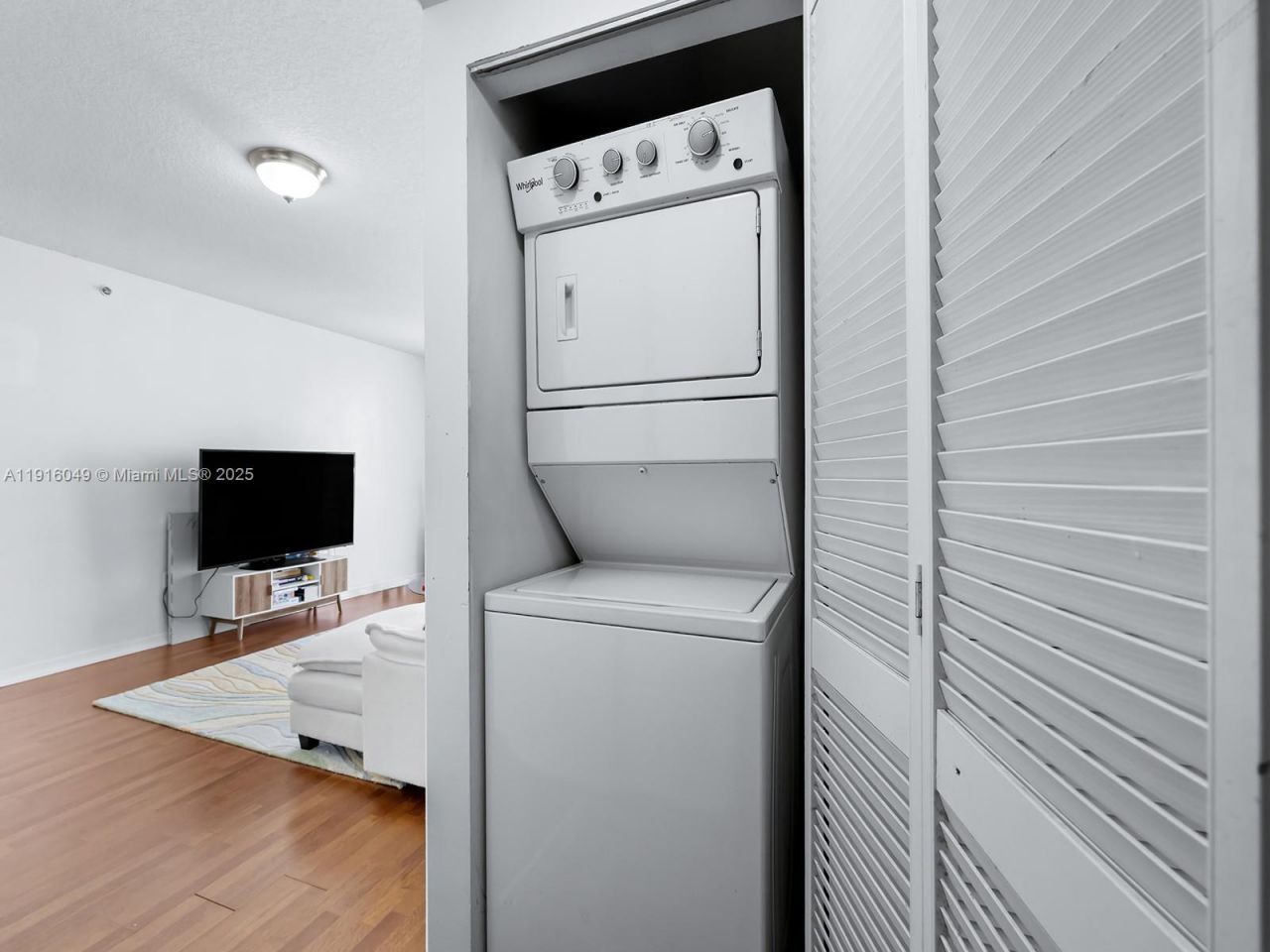 900 SW 8th St, Unit 1208, Miami, FL 33130 Photo