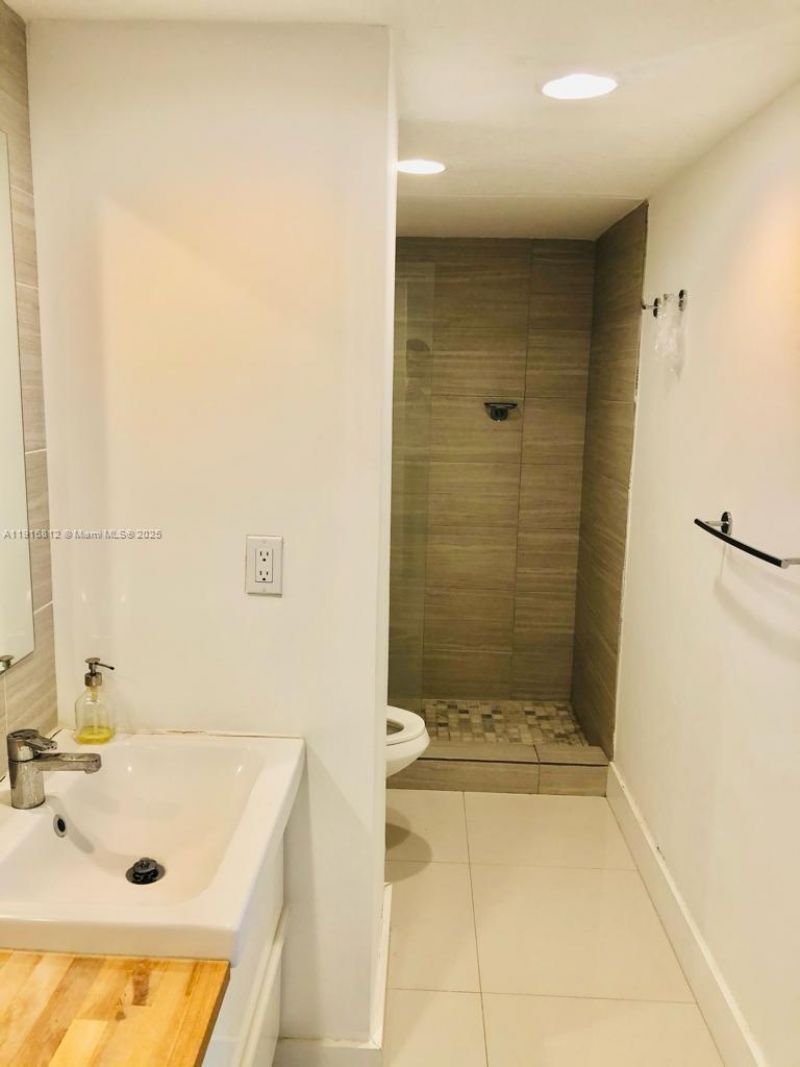 4001 S Ocean Dr, Unit 2H, Hollywood, FL 33019 Photo