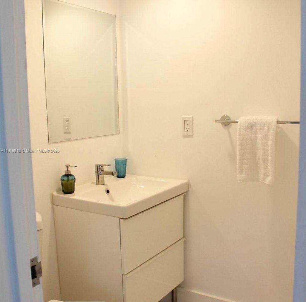 4001 S Ocean Dr, Unit 2H, Hollywood, FL 33019 Photo