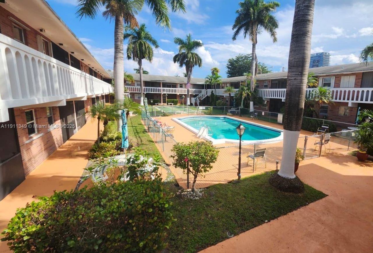 160 NE 8th Ave, Unit 21A, Hallandale Beach, FL 33009 Photo