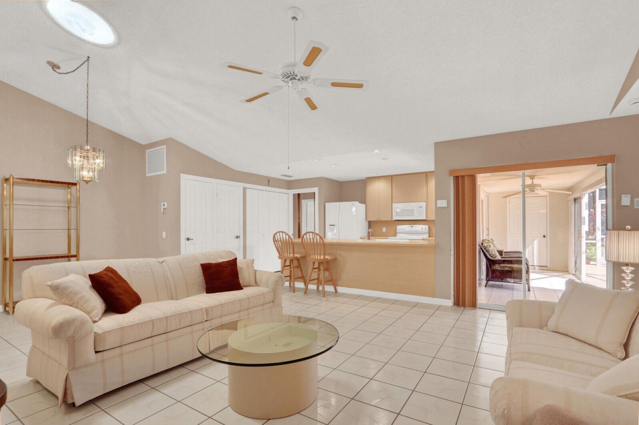 1255 NW Sun Terrace Circle, Unit 7b, Port Saint Lucie, FL 34986 Photo