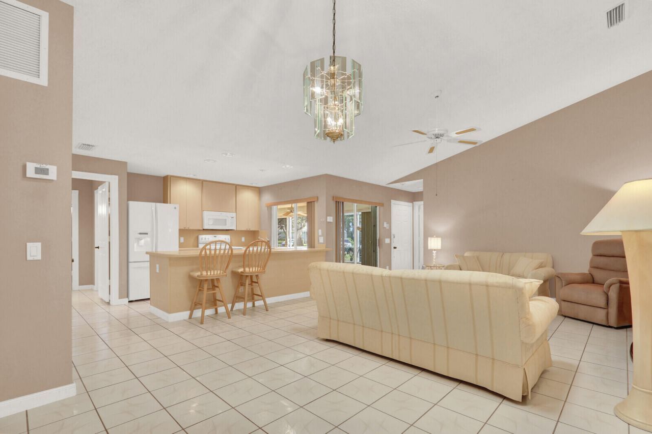 1255 NW Sun Terrace Circle, Unit 7b, Port Saint Lucie, FL 34986 Photo