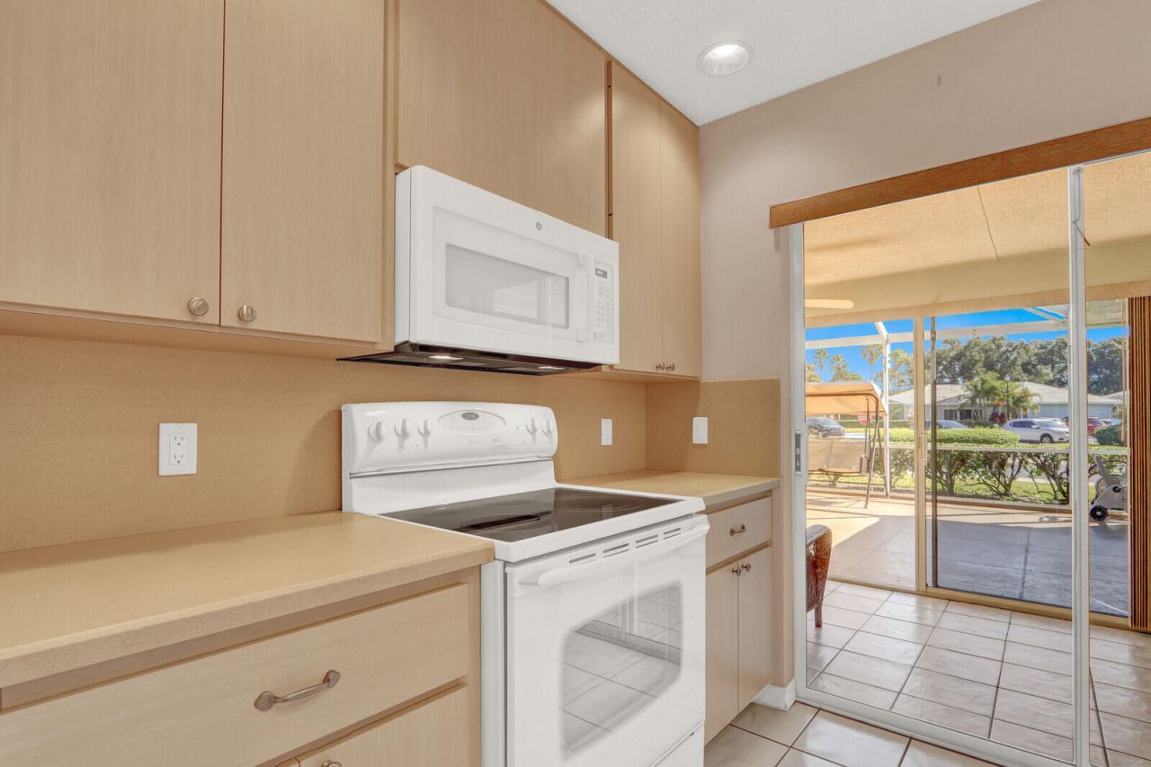 1255 NW Sun Terrace Circle, Unit 7b, Port Saint Lucie, FL 34986 Photo