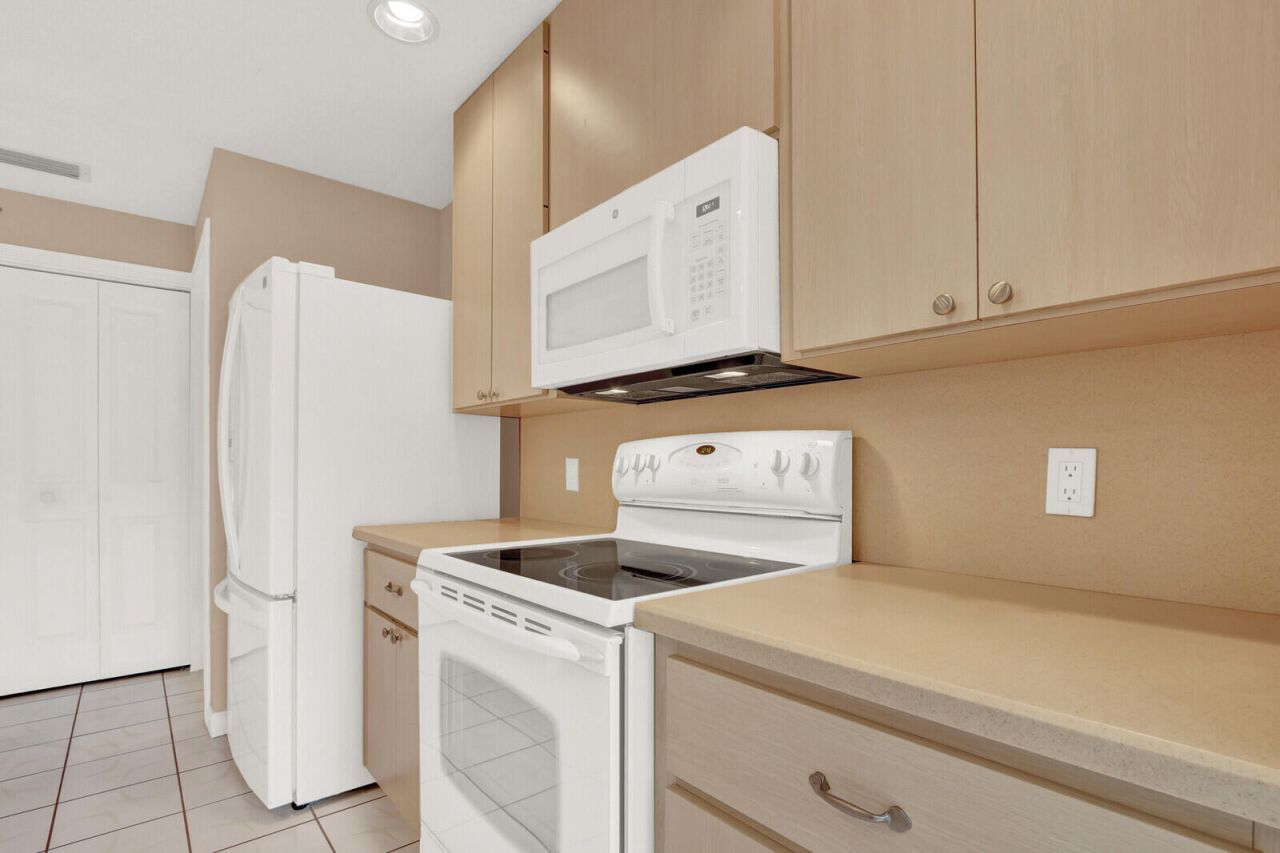 1255 NW Sun Terrace Circle, Unit 7b, Port Saint Lucie, FL 34986 Photo