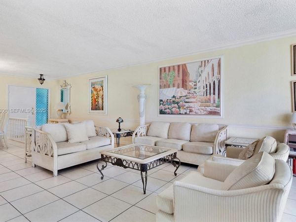 1700 NE 191st St, Unit 110, Miami, FL 33179