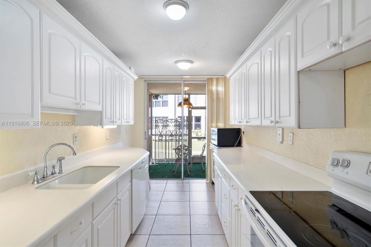 1700 NE 191st St, Unit 110, Miami, FL 33179 Photo