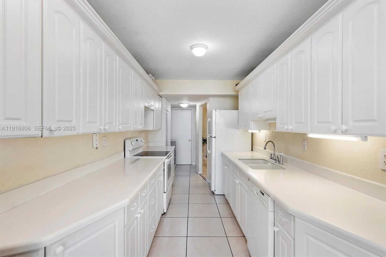 1700 NE 191st St, Unit 110, Miami, FL 33179 Photo