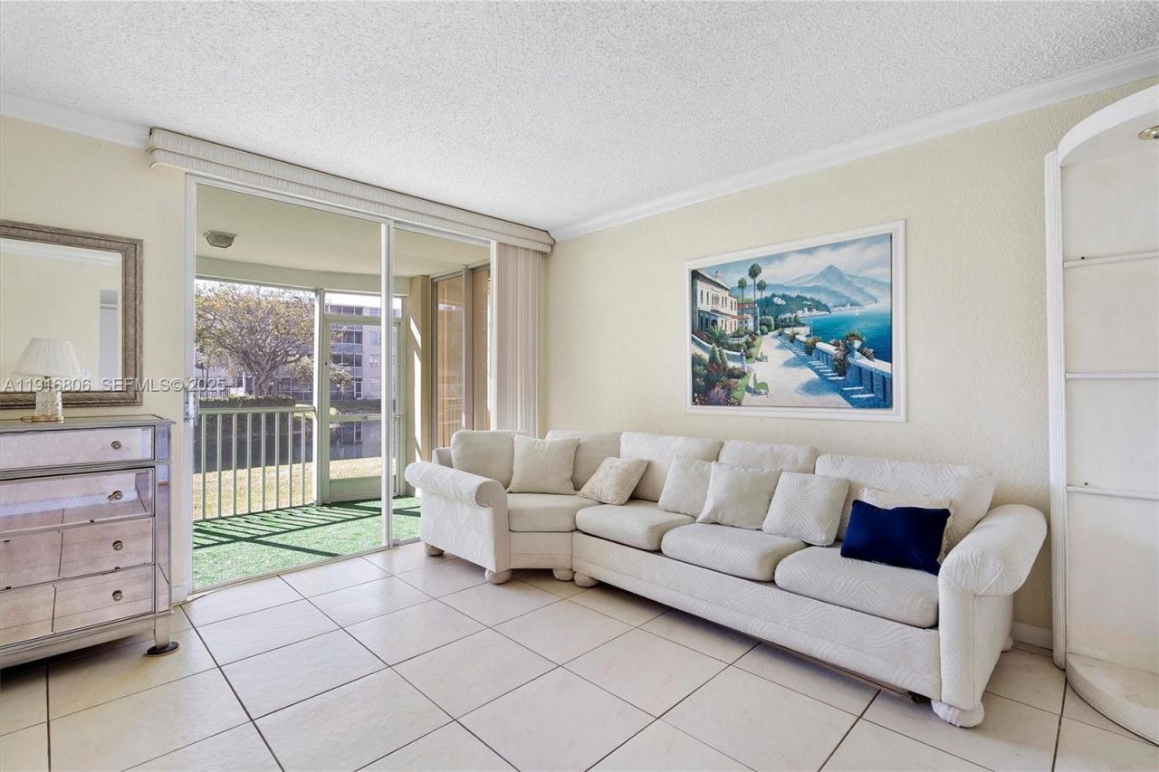 1700 NE 191st St, Unit 110, Miami, FL 33179 Photo