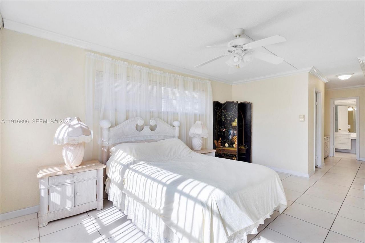 1700 NE 191st St, Unit 110, Miami, FL 33179 Photo