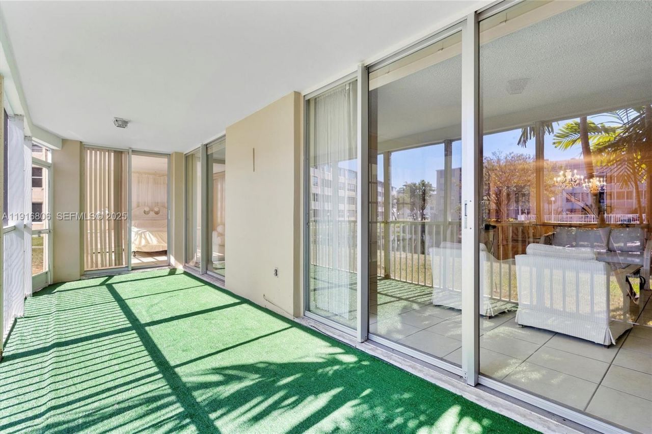 1700 NE 191st St, Unit 110, Miami, FL 33179 Photo