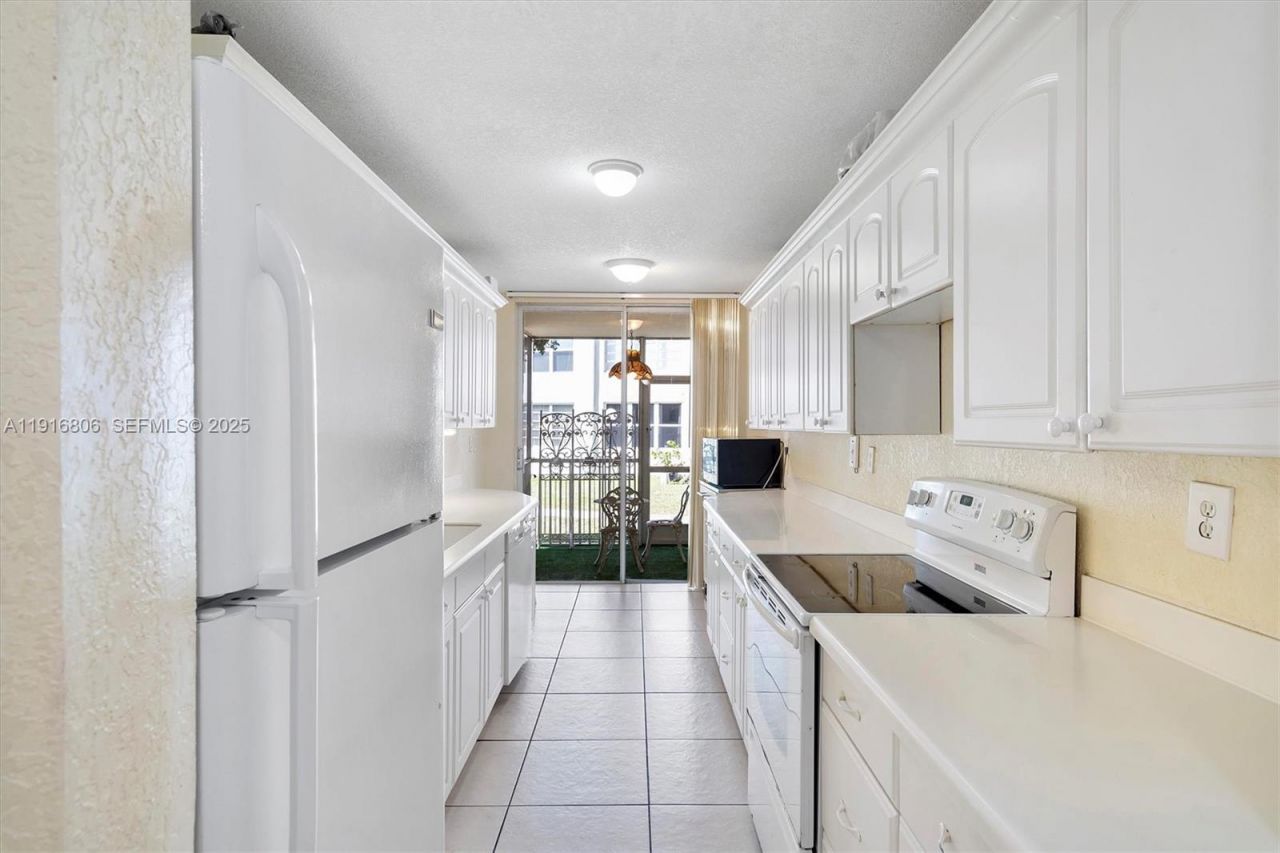 1700 NE 191st St, Unit 110, Miami, FL 33179 Photo