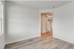 781 Meadowbrook Lane photo 4