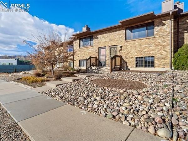 326 Mount View Lane, Colorado Springs, CO 80907